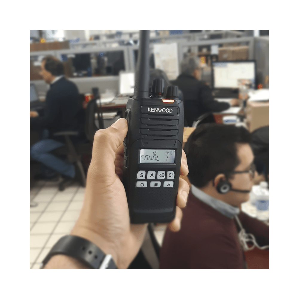 NX-1300-NK4 400-470 MHz, Digital NXDN-Analógico, 5 Watts, 64 Canales, Roaming, Encriptación, GPS, Inc. antena, batería, cargador y clip