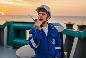 Radios para operaciones industriales: Mejora la coordinación y productividad