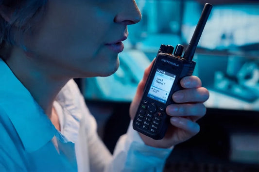 Radios para personal operativo que mejoran la coordinación del trabajo