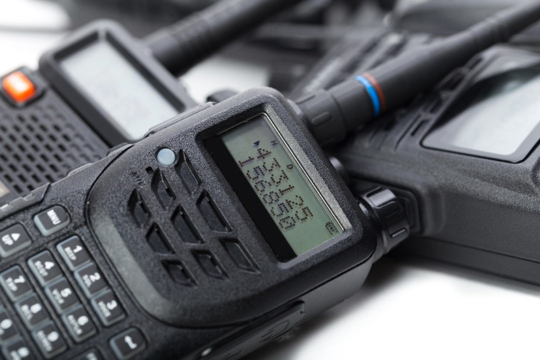 Fotografía de diferentes radios de COMREGIO para representar los radios 4G vs 5G