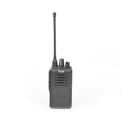 IC-F3003 Radio Portátil / Batería de 2250mAh EXTREMA CAPACIDAD / VHF /136-174 MHz / Audio de 1500mW MEJOR INDUSTRIA / 5W de potencia de RF, 16 canales. Incluye: antena, cargador, batería y clip
