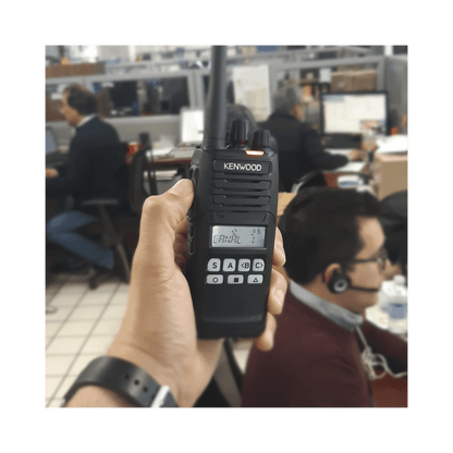 NX-1300-NK4 400-470 MHz, Digital NXDN-Analógico, 5 Watts, 64 Canales, Roaming, Encriptación, GPS, Inc. antena, batería, cargador y clip